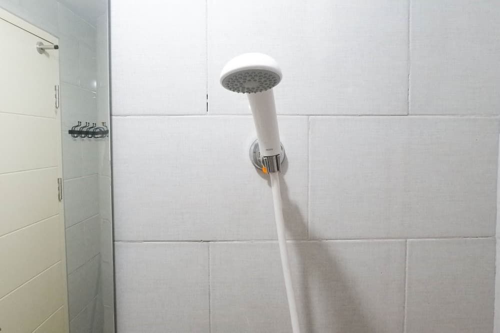 Delightful Luxurious Studio Apartment Connected to Pakuwon Mall at Supermall Mansion By Travelio