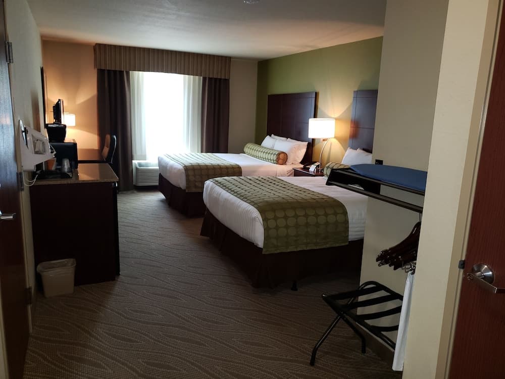 Cobblestone Inn And Suites
