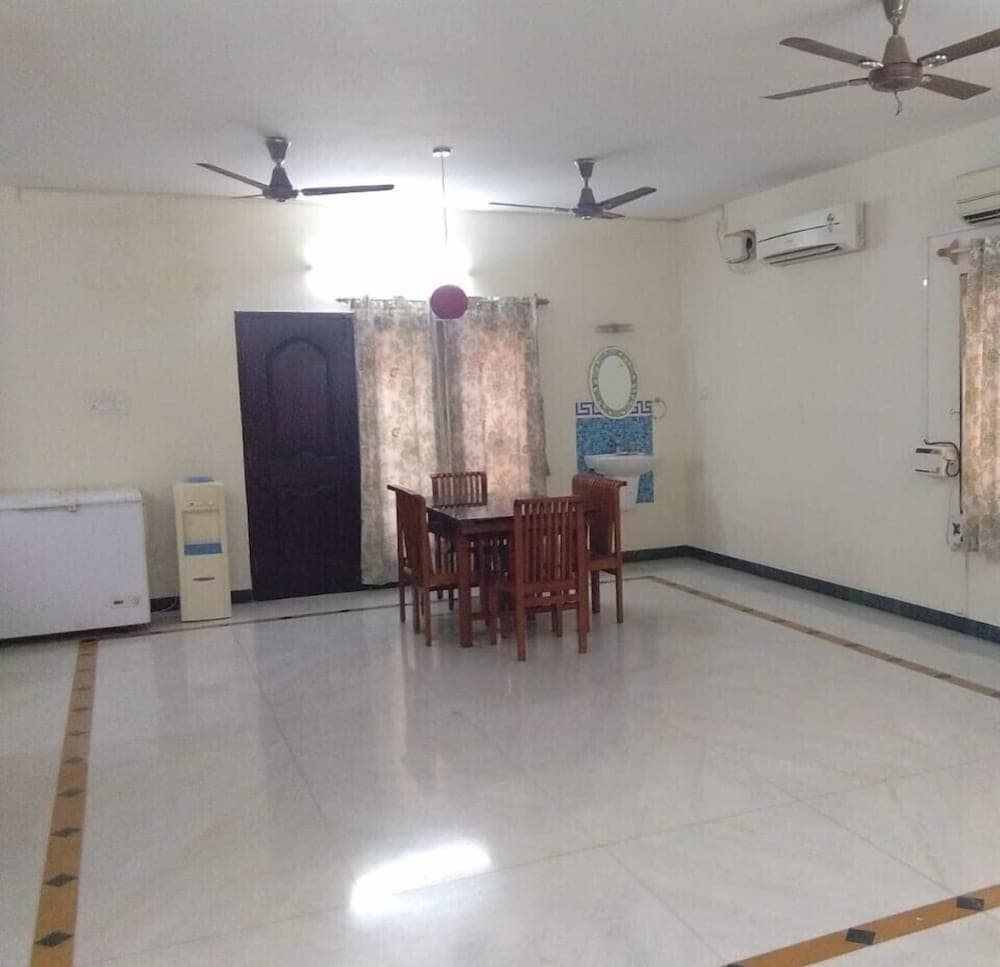 Maxiprime Hotels Panaiyur