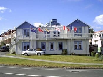 Barnacles Seaside Inn Hostel