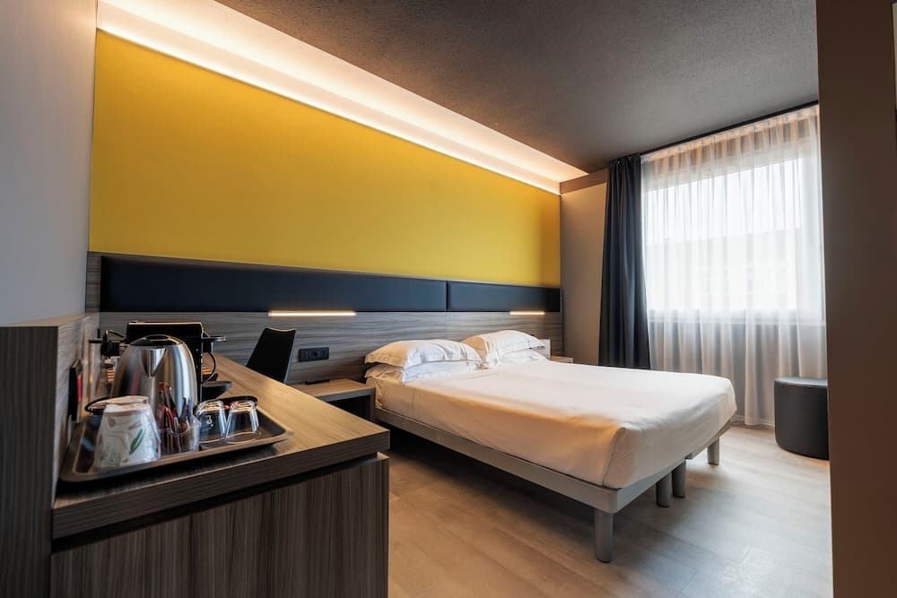 Aries Hotel