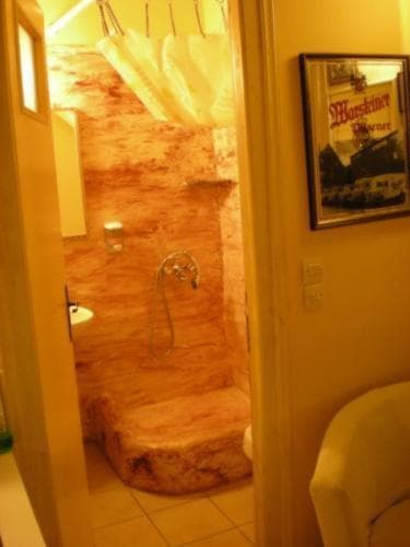 Adonis Guesthouse