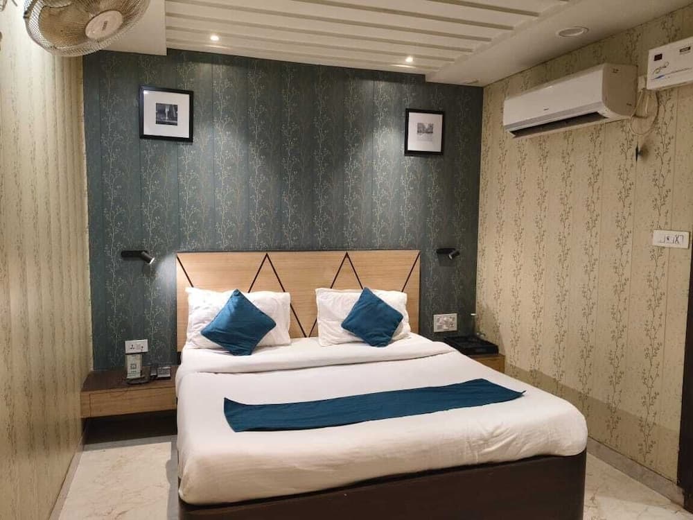 Aalishan Residency