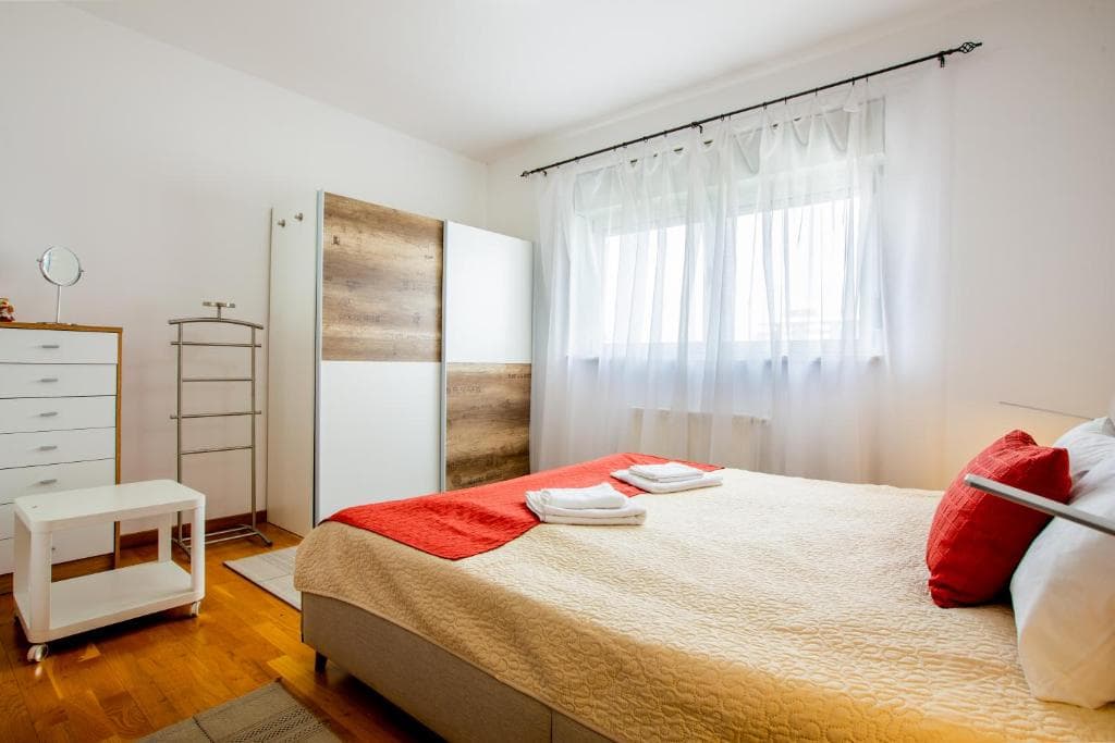 RING - Spacious DeLuxe Apartment, BIG Terrace, Plus FREE Underground Parking