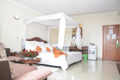 Five to Five Hotel