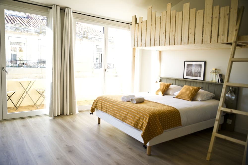 Georges Hostel & Café