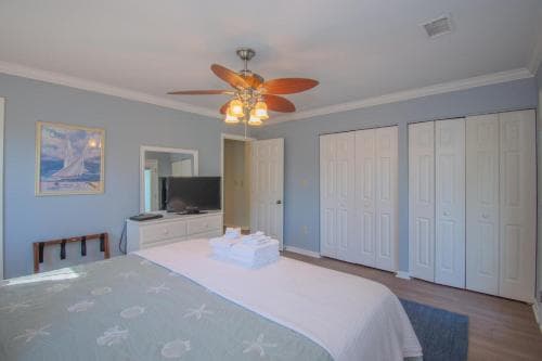 380 Tarpon Blvd