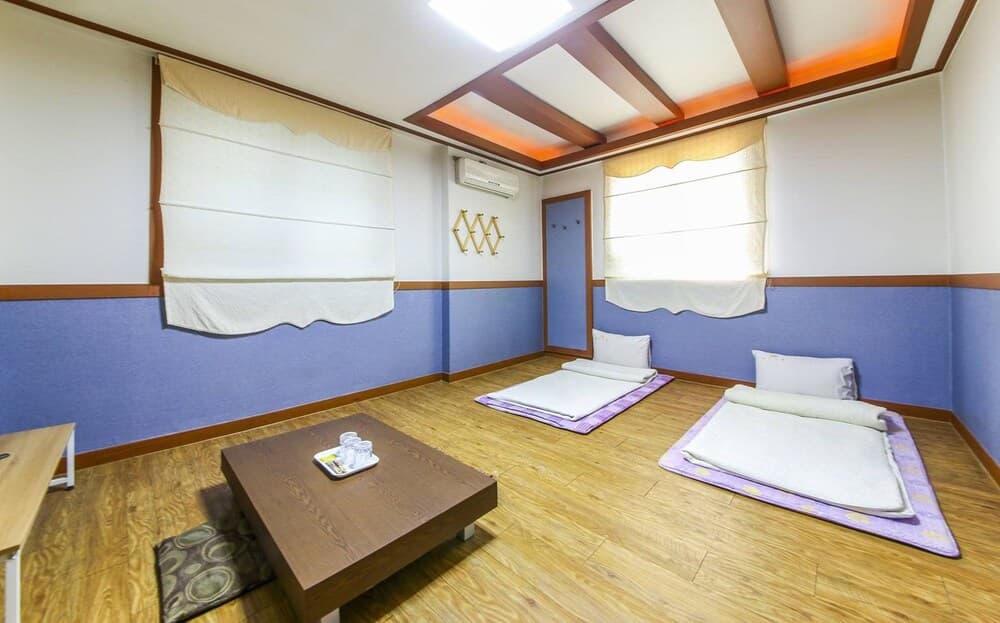 Theme Motel
