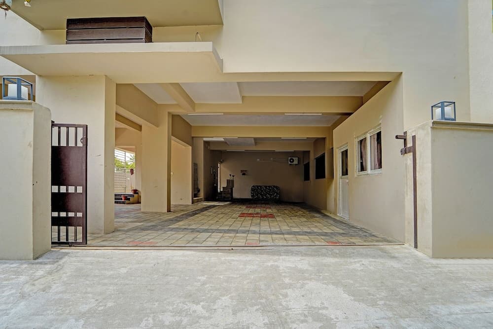 Fabhotel Praneeth Residency