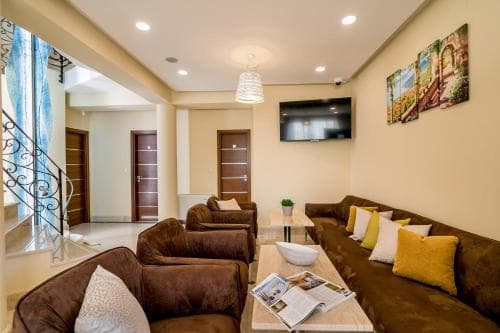Hedera Residences - Kumbor