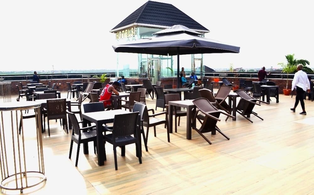 Formula 2 Hotels and Suites