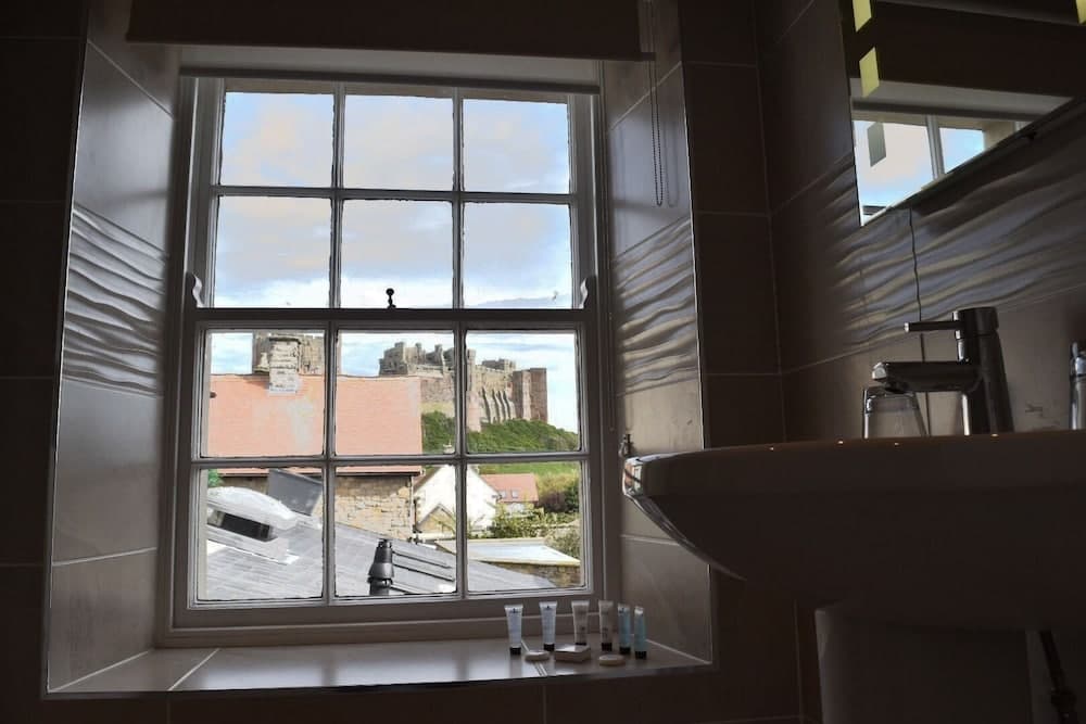 Lord Crewe Hotel
