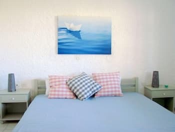 Aegialis Studios & Rooms