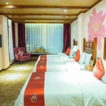 Ease Hotel