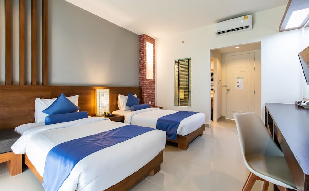 Tuana Hotels Brook Pool Access