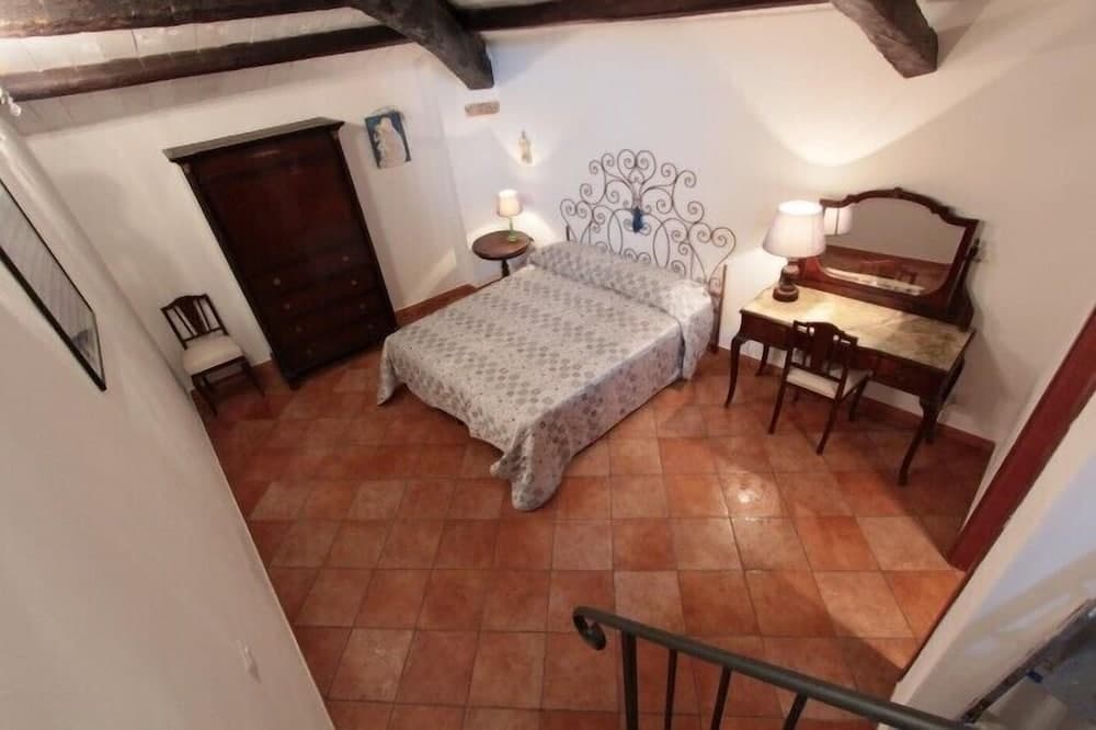 Il Pino E La Rosa