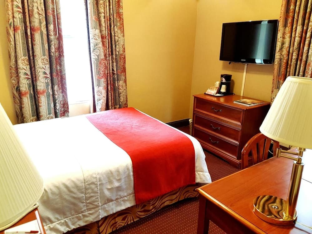 NEWTON HOTEL