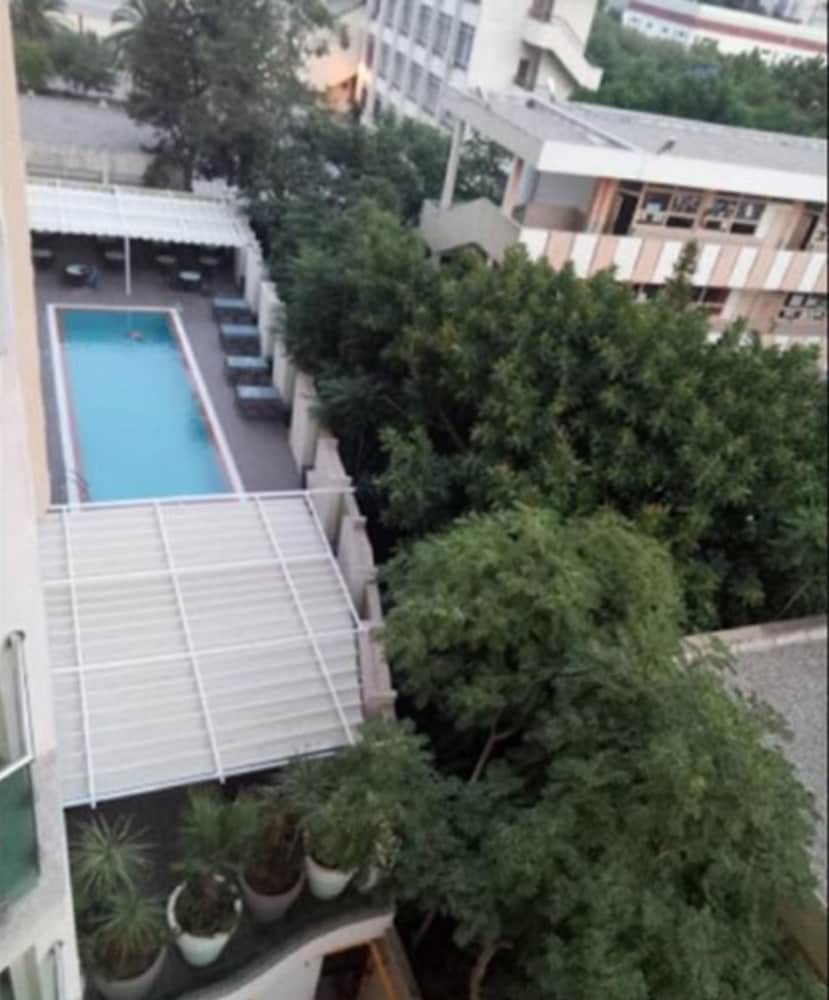 Oasis Hotel