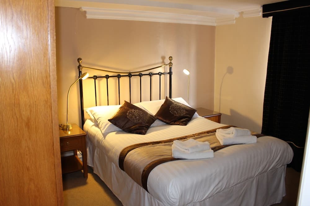 Falcon Hotel