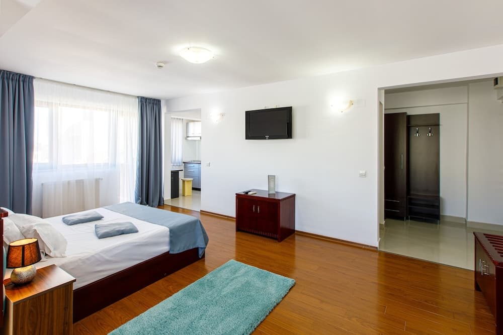 Lira Pacific Aparthotel