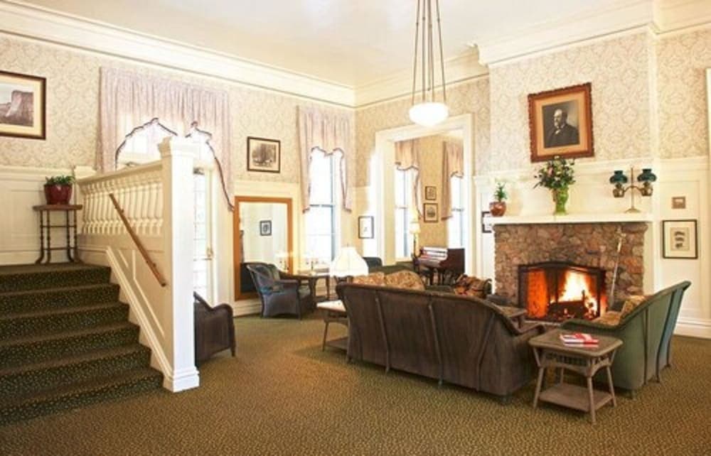 Wawona Hotel