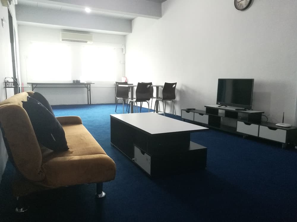 Oceanus Backpackers Hostel