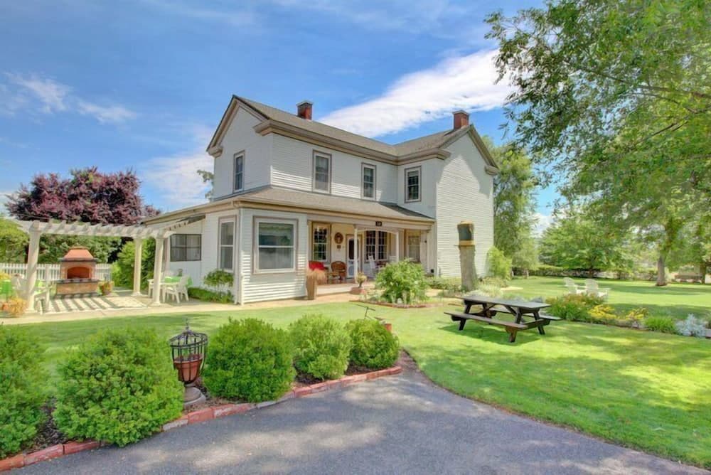 Bybee s Historic Inn