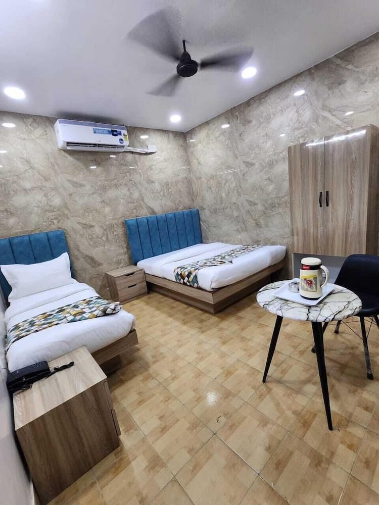 Hotel Neelam Palace