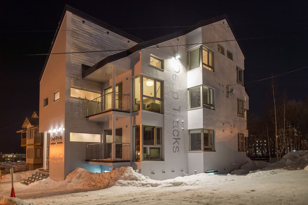 Deep Tracks