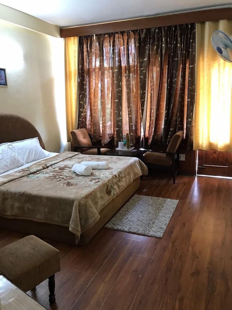 HOTEL EVERGREEN