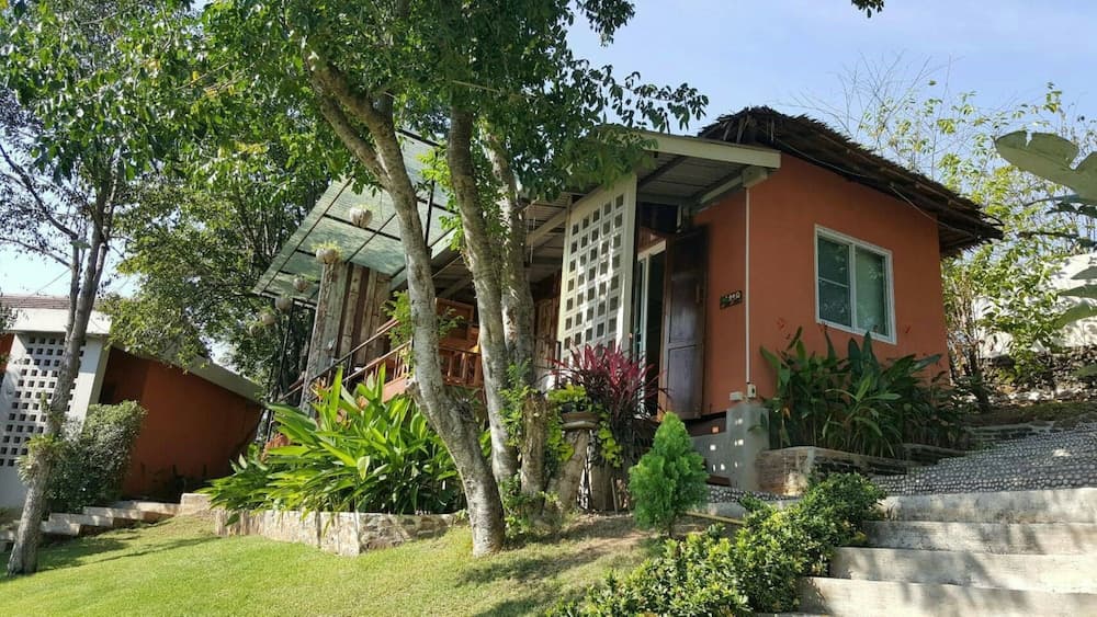 Baan Phuchalianglom