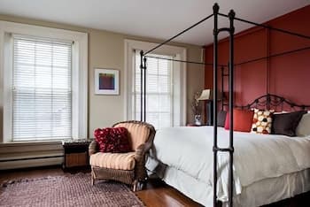 Bartlett Pear Inn