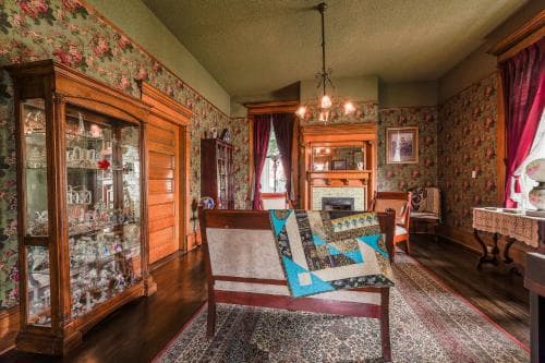 The Simmons Bond Inn