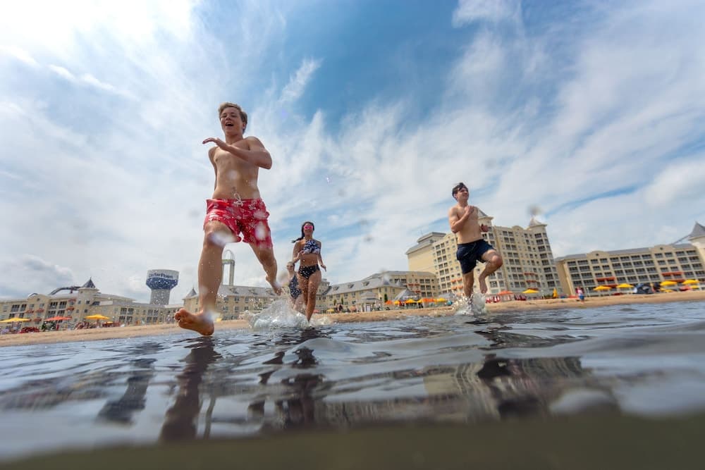 Cedar Point s Hotel Breakers