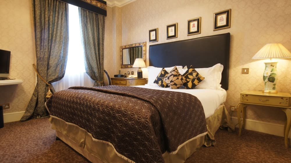 The Leonard Hotel