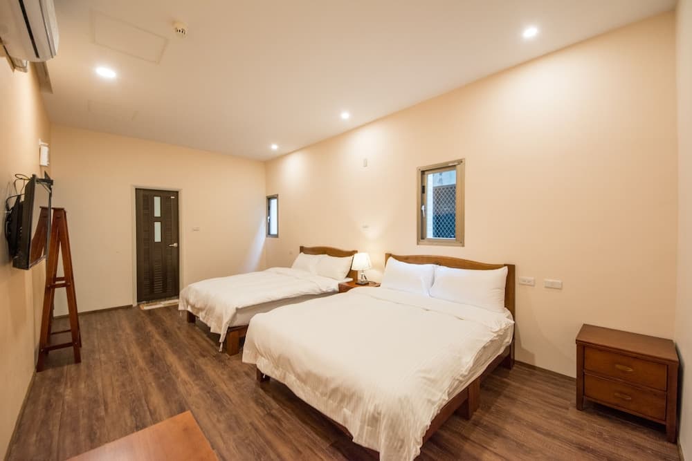 7 113 Hotel