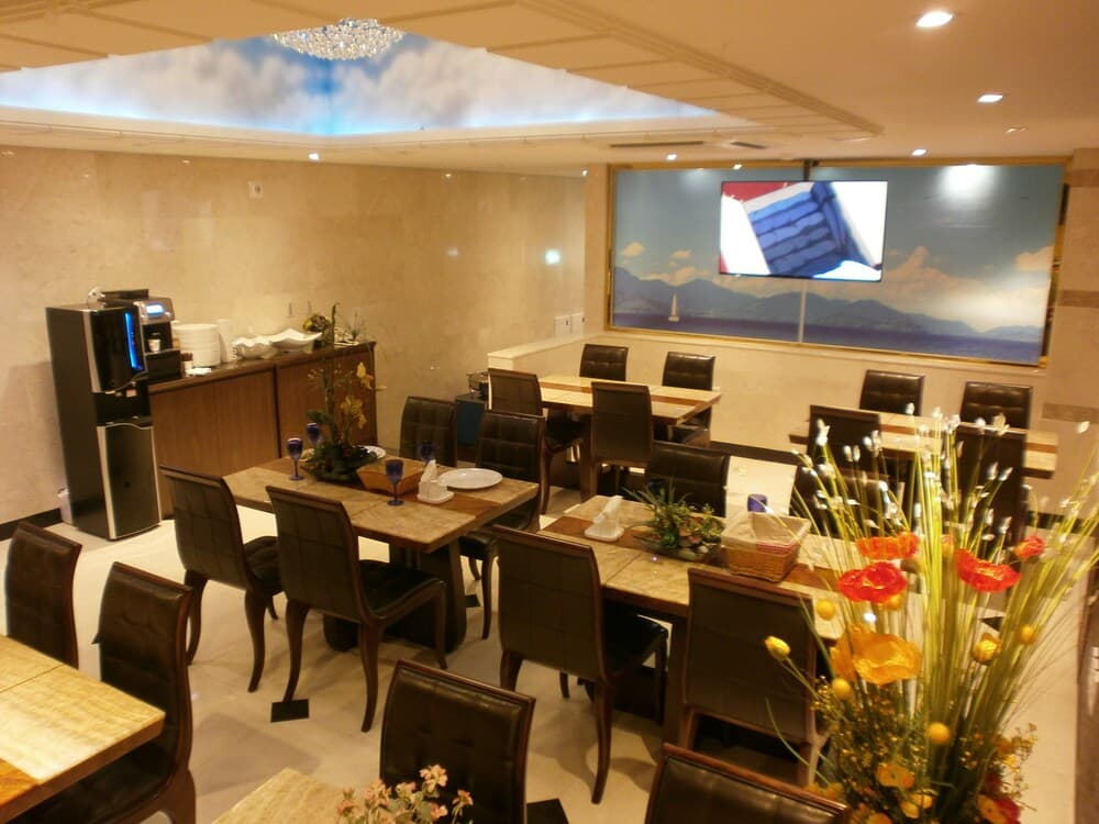 Minos Hotel