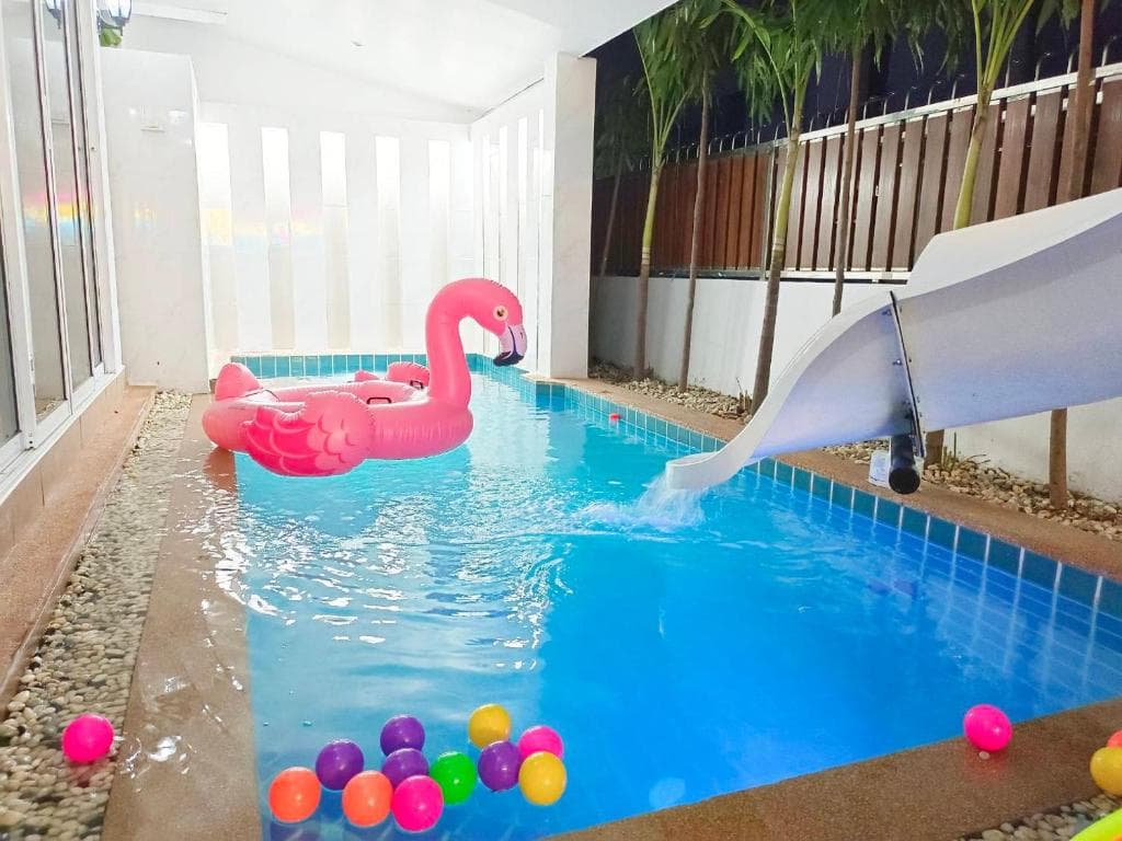 Jomtien Beach Pool Villa บ้านพูลวิลล่าติดทะเล หาดจอมเทียน