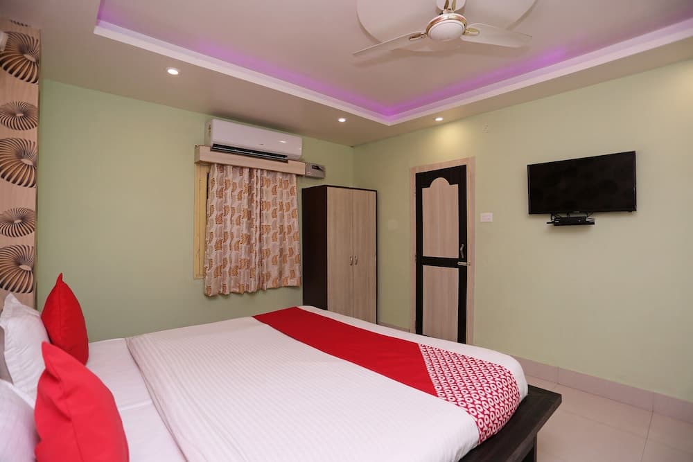 OYO 15443 Hotel Mega Palace
