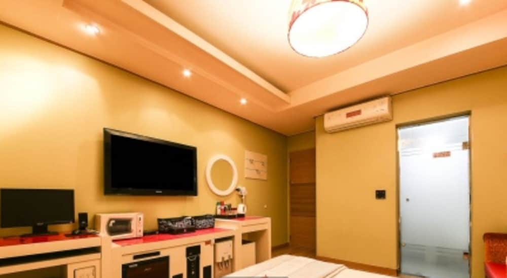 Shine Motel