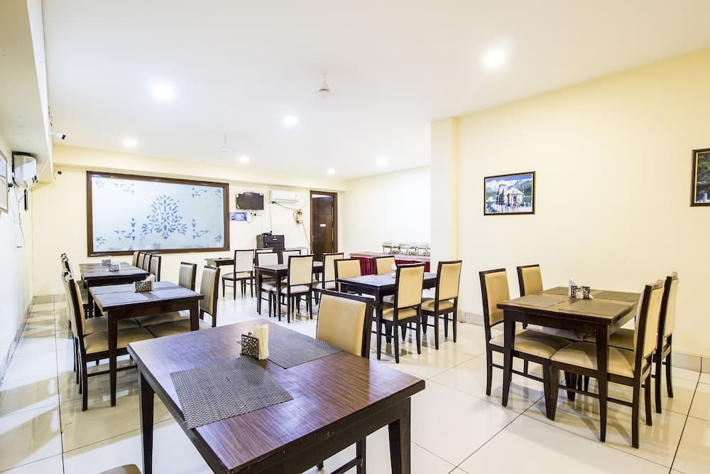 Fabhotel Mj Inn