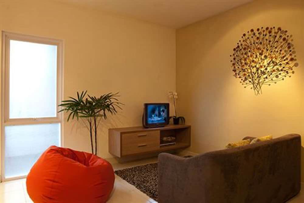 Eazy Suite