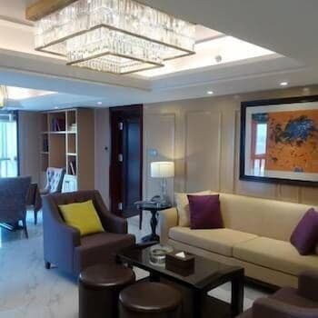 Maple Leaf Hotel