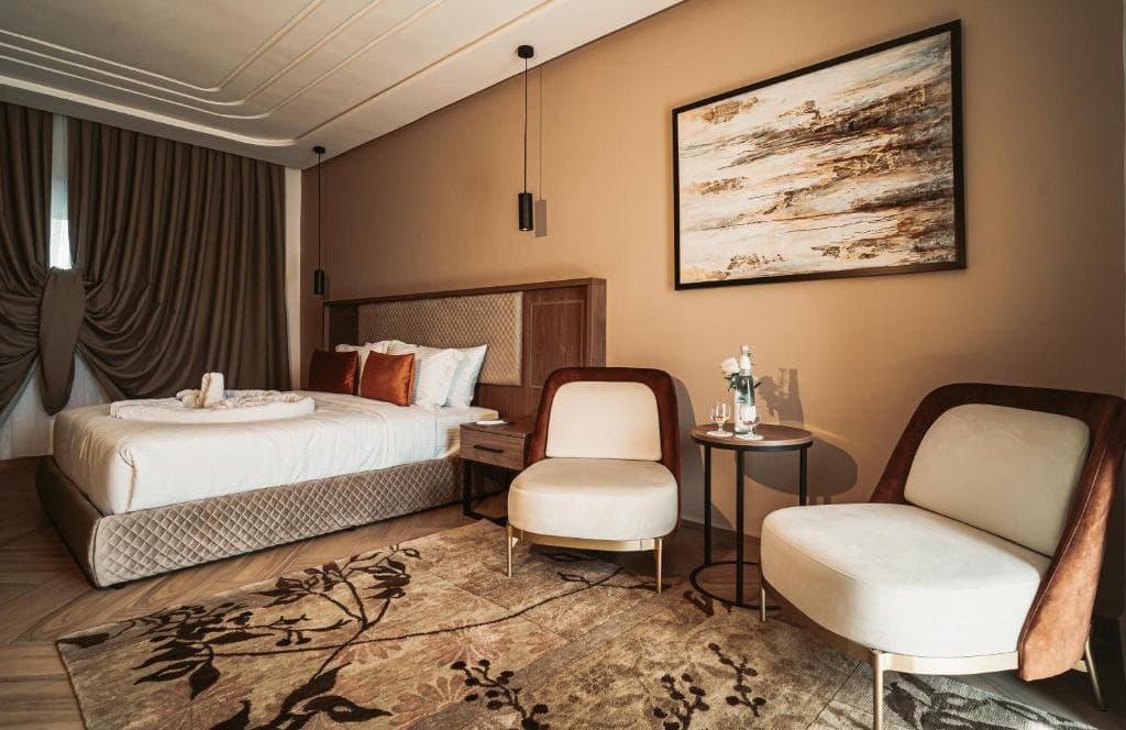 City Hotel by Waves