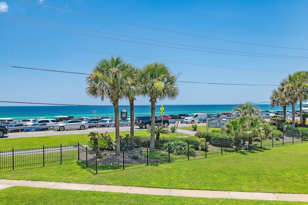 Blue Surf Townhomes 23 by Newman-Dailey