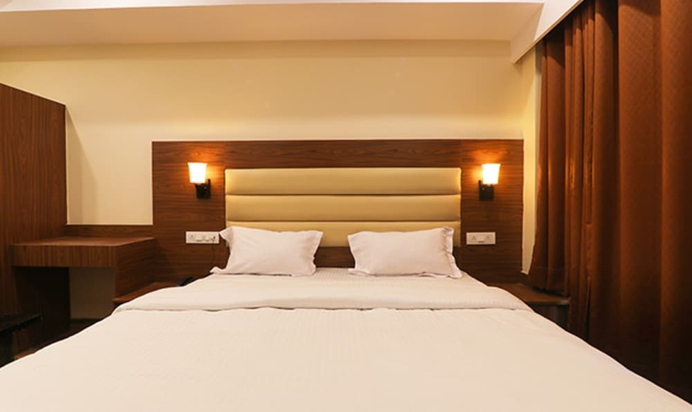 Fabhotel Skyline