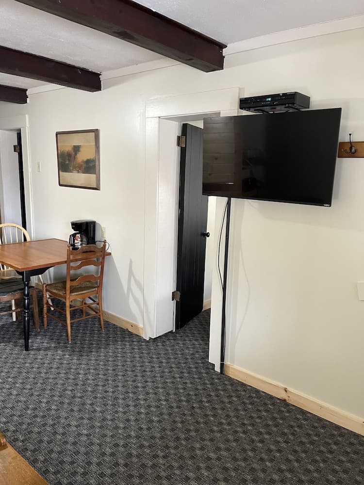 Brookside Motor Inn