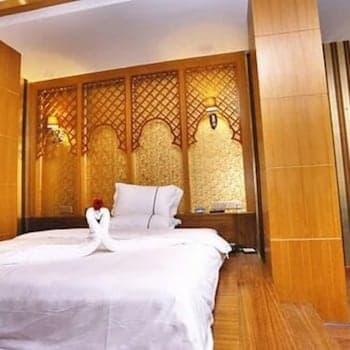 Chutian Lemon Tree Theme Hotel