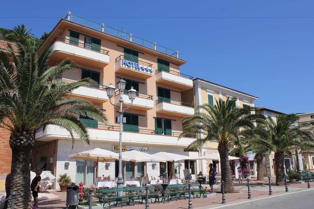 Hotel Belmare