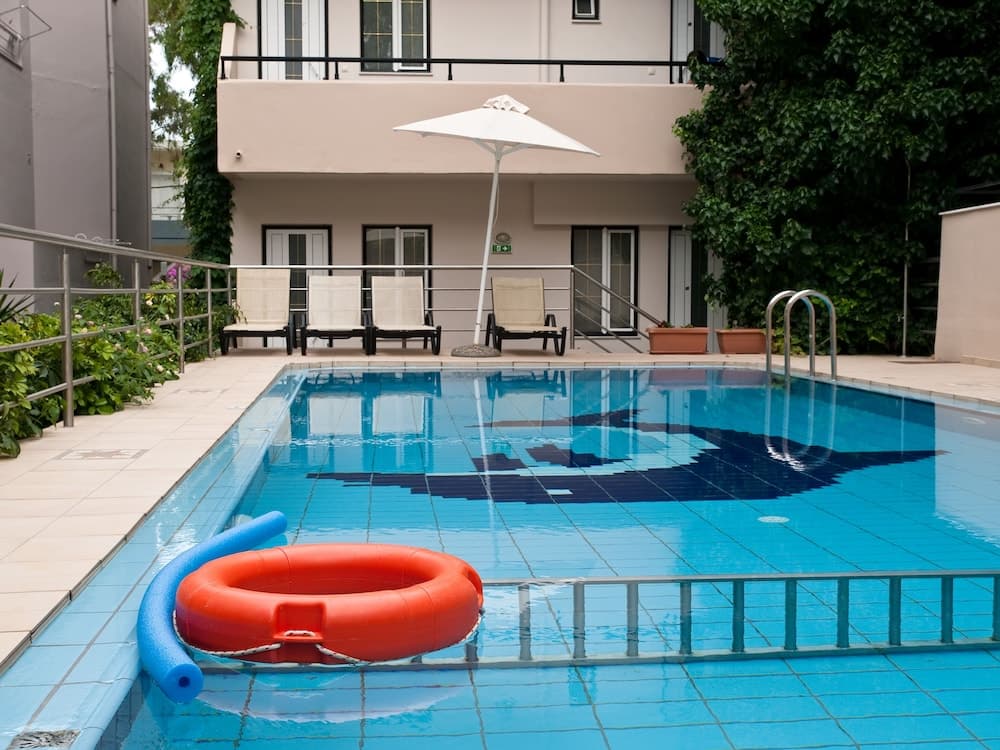 Zorbas Studios & Apartments